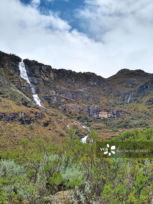 秘鲁69号湖瀑布徒步图片素材