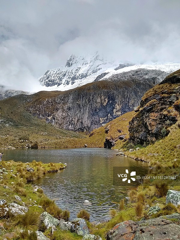 在秘鲁徒步旅行至69号泻湖（69号湖）图片素材