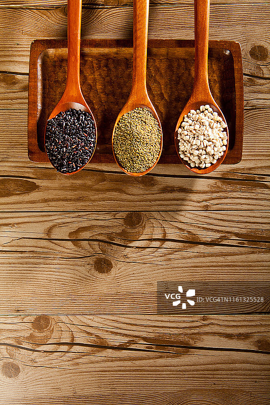 黑糙米、高粱、薏米图片素材