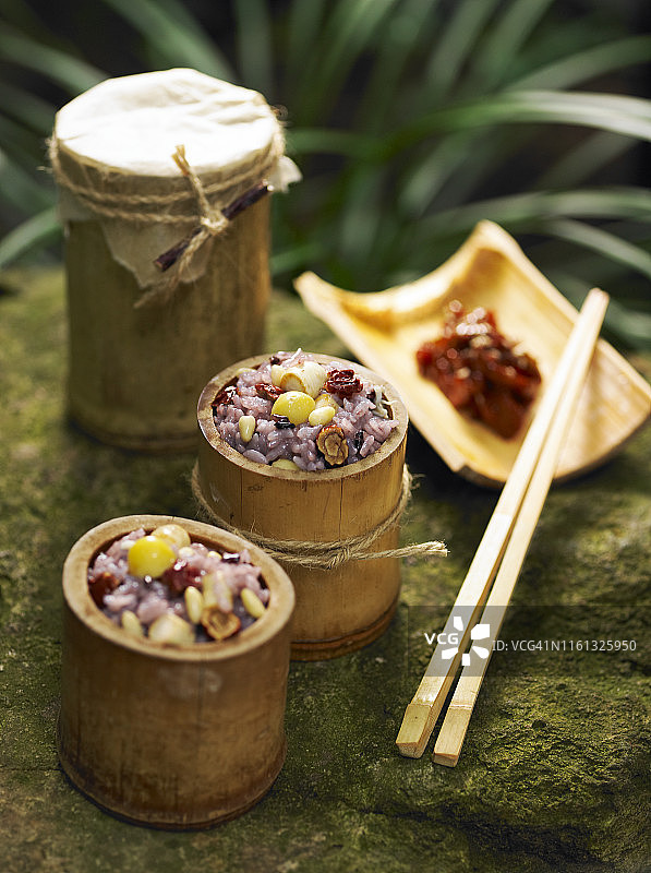 竹筒蒸米饭图片素材