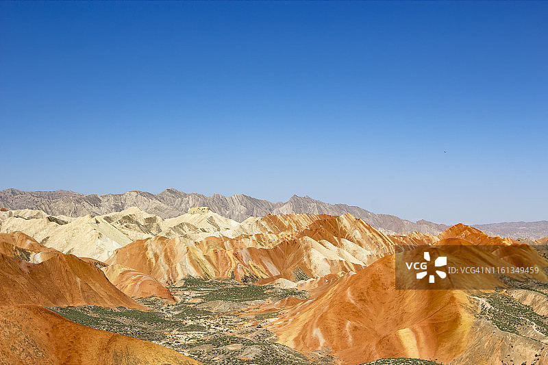 蓝天白云下中国甘肃省张掖丹霞地貌图片素材