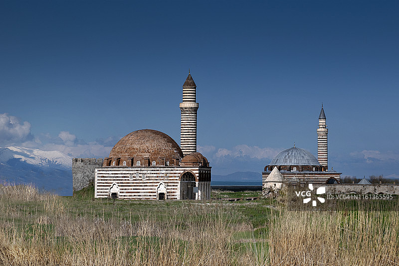 土耳其东部凡市修复后的两座古老清真寺图片素材