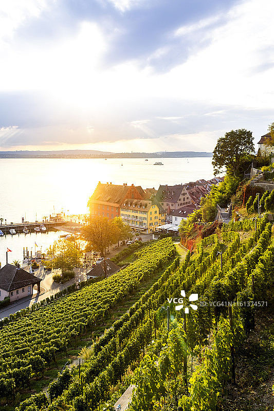 背光下的梅尔斯堡，博登湖，德国图片素材