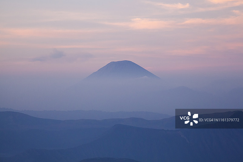 印度尼西亚塞梅鲁火山图片素材
