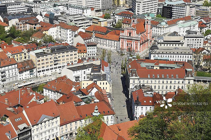 城市景观：圣母领报教堂，卢布尔雅那，斯洛文尼亚图片素材