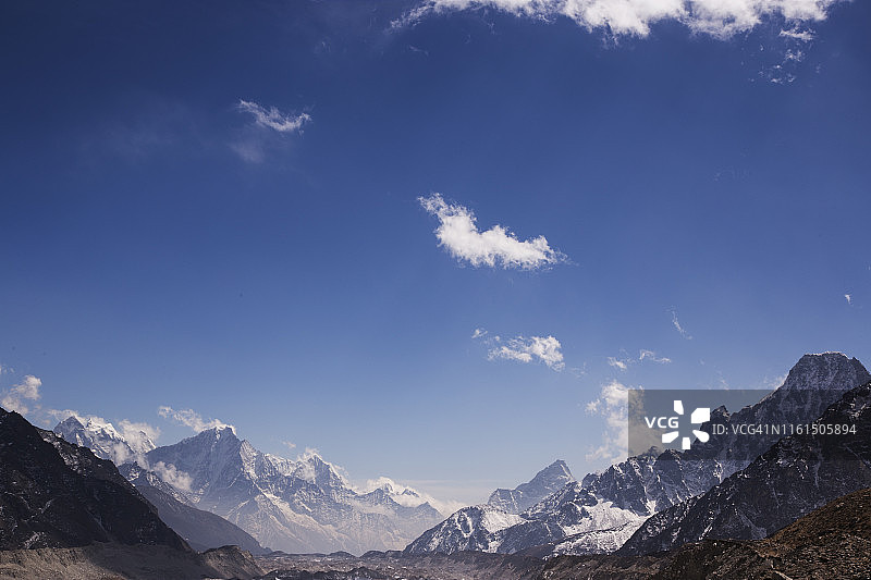 从流氓观景点看到的喜马拉雅山脉，经由Gokyo Trek的珠穆朗玛峰大本营，尼泊尔图片素材