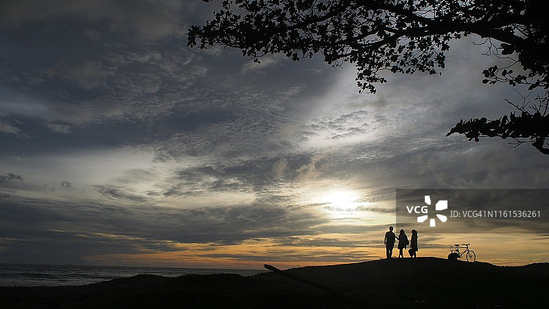 提蓝海滩的日落图片素材