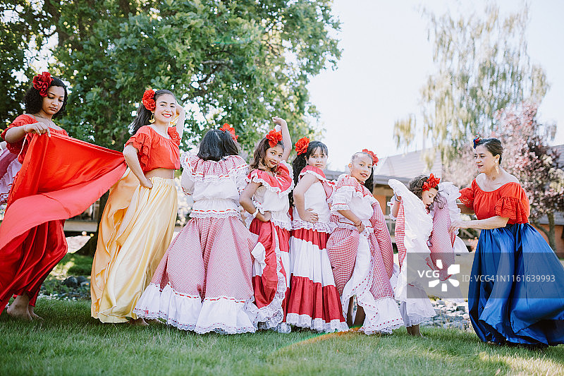 哥伦比亚传统舞蹈团图片素材