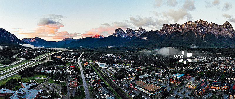 加拿大坎莫尔的日出图片素材