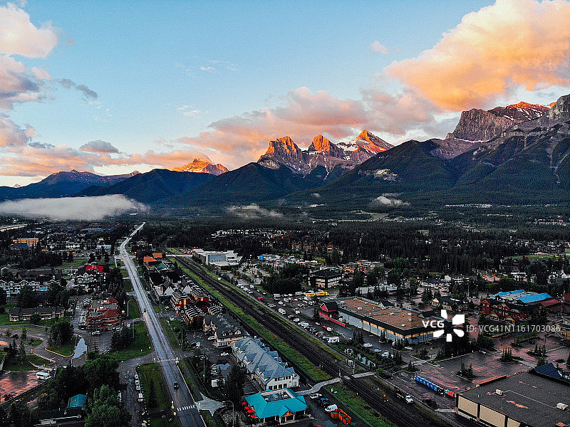 加拿大坎莫尔的日出图片素材