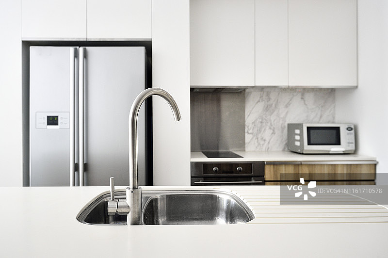 现代豪华公寓的厨房图片素材