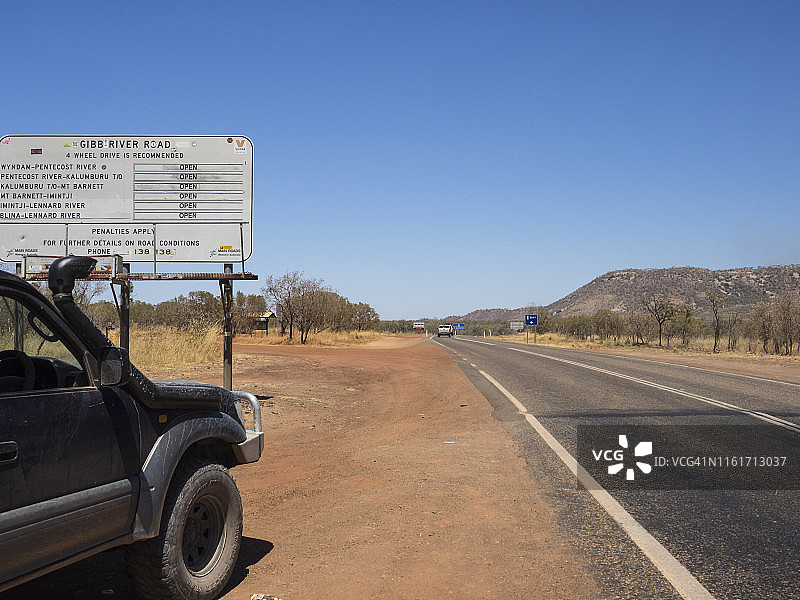 吉布河路东端的路况标志，西澳大利亚金伯利图片素材