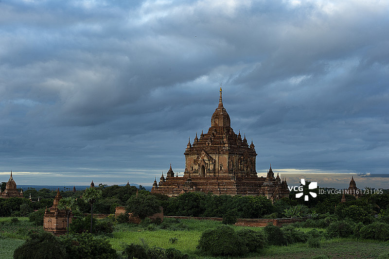 缅甸中部平原伊洛瓦底河附近的蒲甘佛塔遗址（联合国教科文组织世界遗产）图片素材