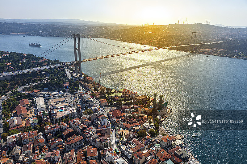 伊斯坦布尔的博斯普鲁斯海峡大桥图片素材