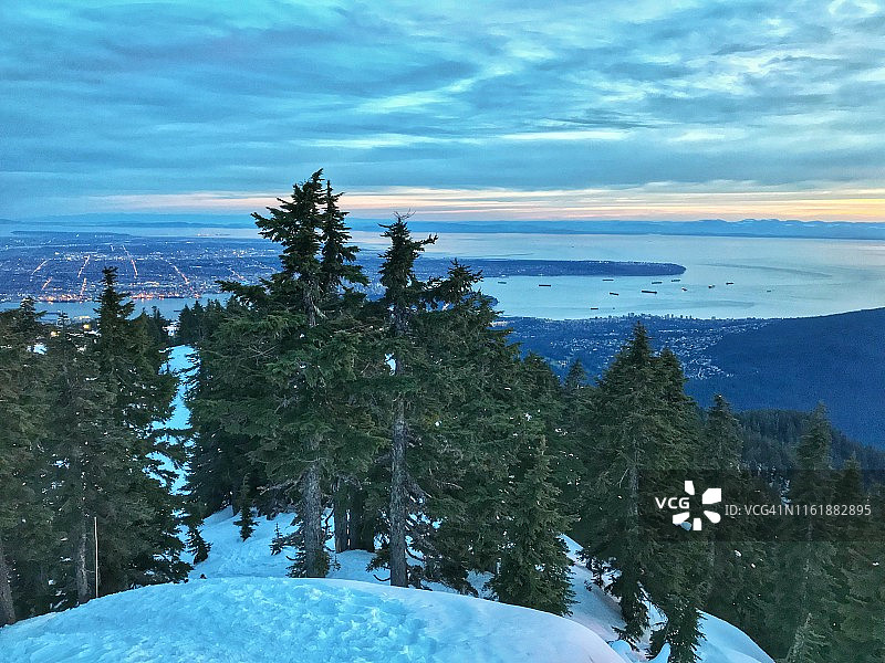从松鸡山看到的温哥华港图片素材