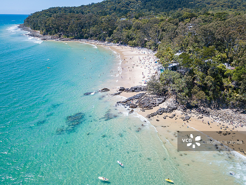 航拍努萨河船只穿梭图片素材