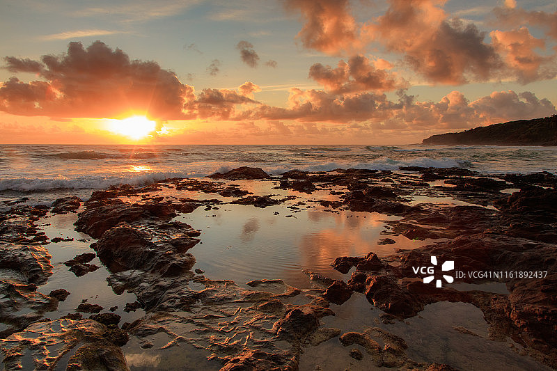 澳大利亚黄金海岸伯利海滩的日出图片素材