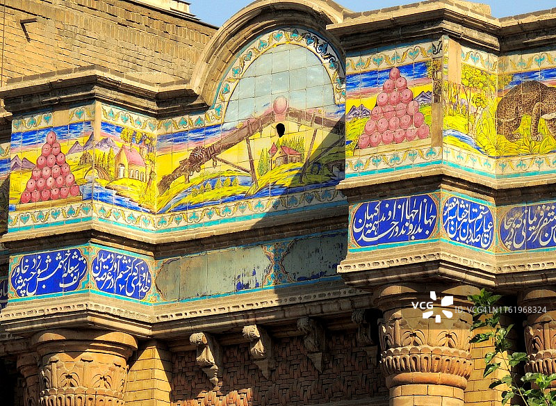 德黑兰伊朗国家花园政府大院大门上的瓷砖装饰图片素材