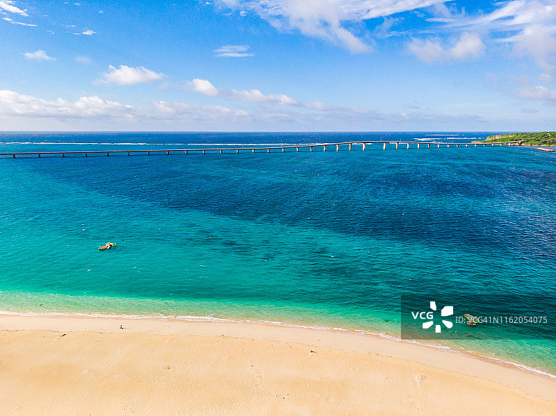 与那霸前滨海滩：位于日本冲绳县宫古岛图片素材