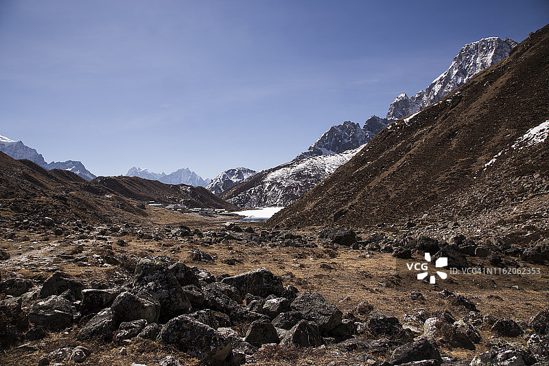 前往尼泊尔珠穆朗玛峰Gokyo地区第四湖和第五湖徒步旅行图片素材