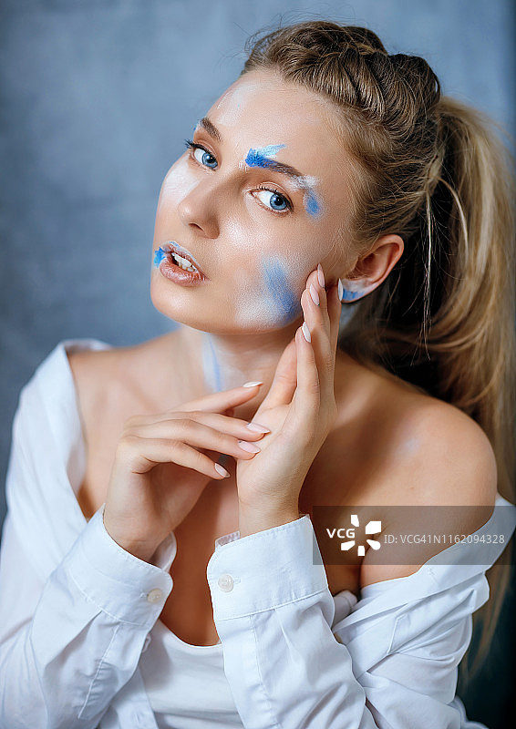 金发美女创意时尚美妆肖像图片素材