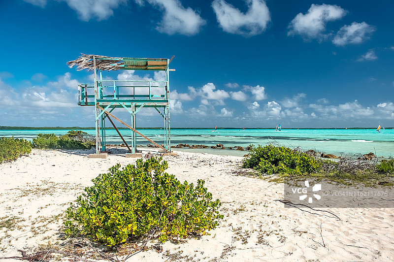 凋零的救生员站 - 博内尔岛拉克湾图片素材