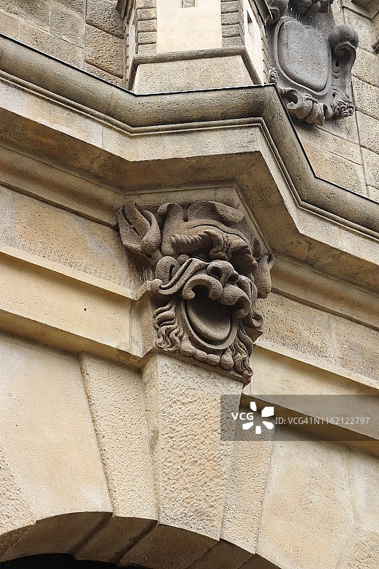 布拉格维谢赫拉德主门上的狮头图片素材