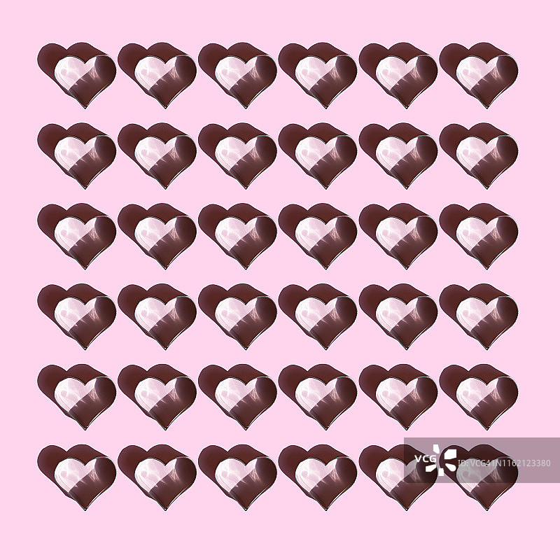 粉色背景上的重复心形图片素材