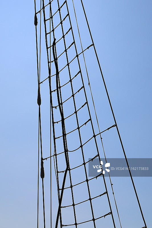 带攀爬网的帆船索具图片素材