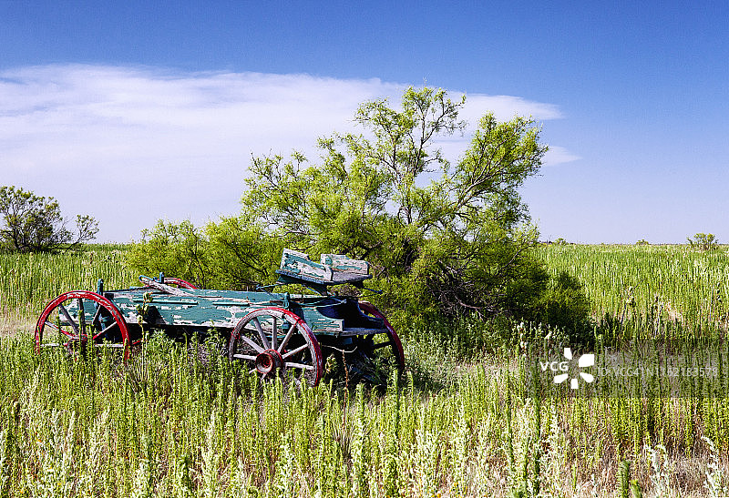 德克萨斯州帕洛杜罗峡谷附近废弃老旧板车图片素材