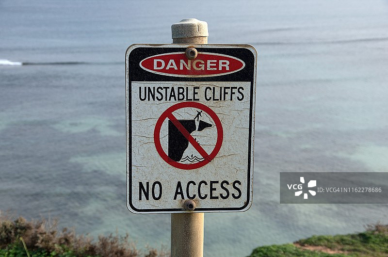 “危险：悬崖不稳定，禁止入内”标志图片素材