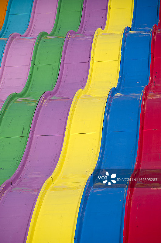 彩色嘉年华滑梯图片素材