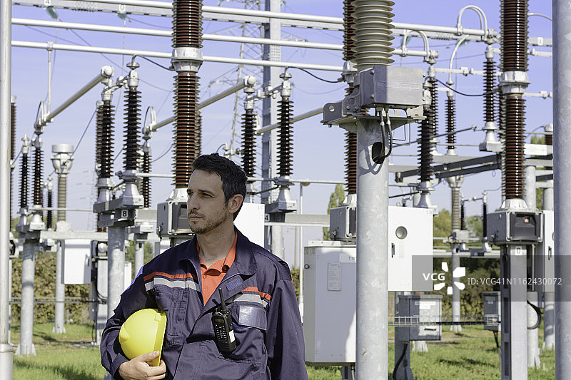 在发电厂工作的工人图片素材