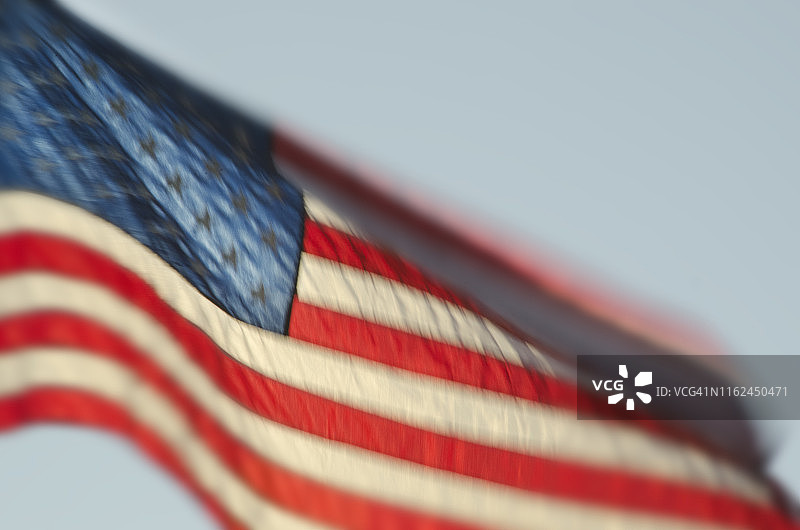 风中的美国国旗图片素材