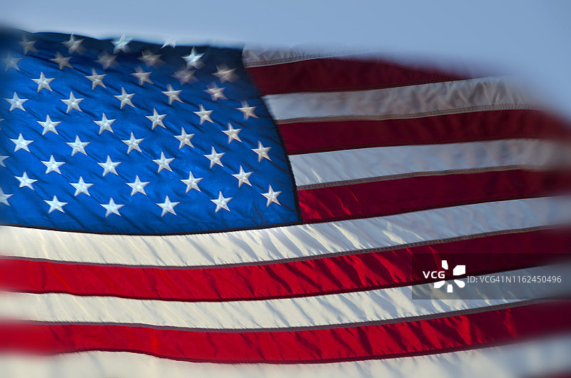 风中的美国国旗图片素材