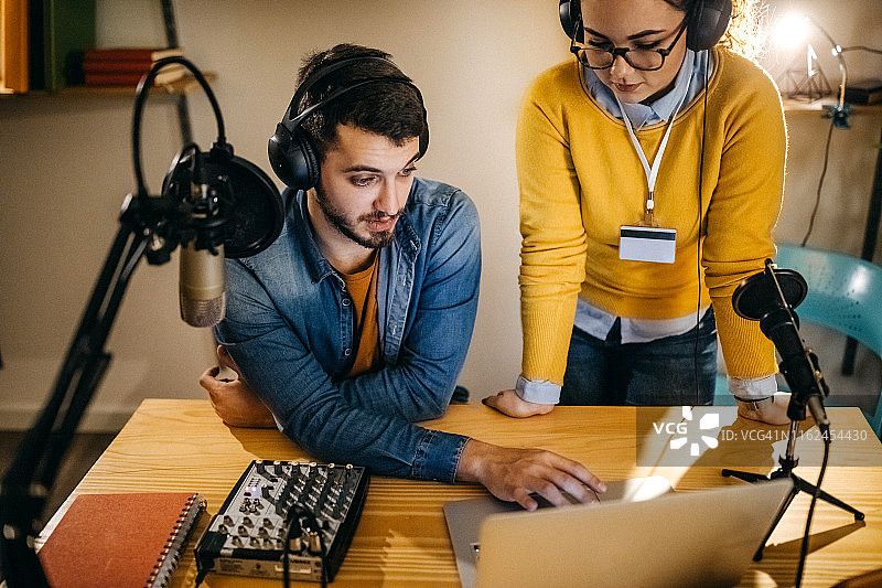 下一个直播的是谁？图片素材