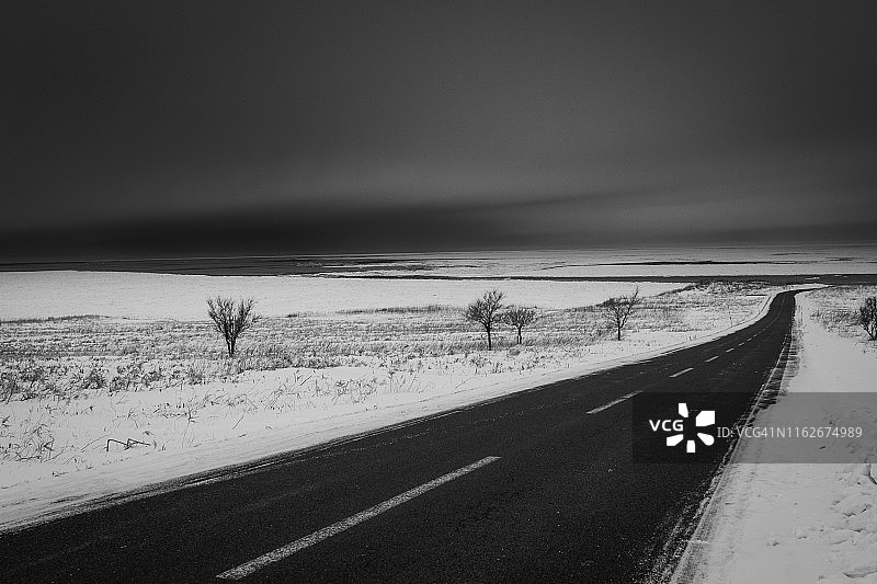 通往大海的道路图片素材