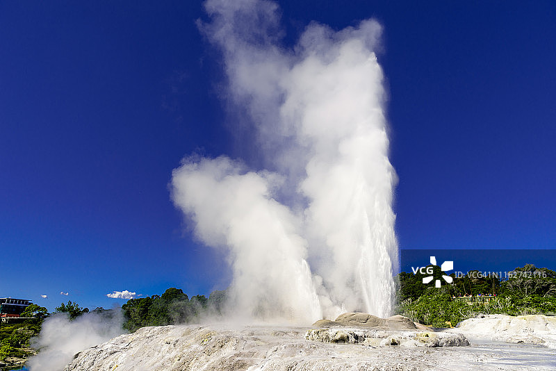 新西兰罗托鲁瓦瓦卡雷瓦雷瓦地热公园间歇泉图片素材