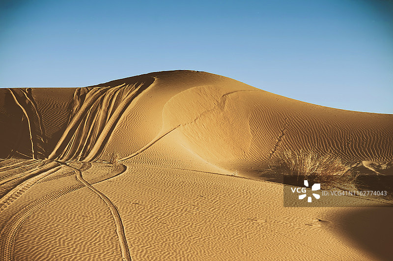 摩洛哥切比沙丘的日出，北非风光图片素材