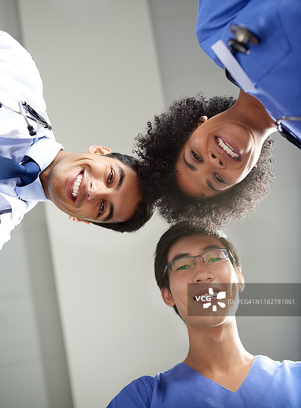 努力提升医疗保健水平图片素材