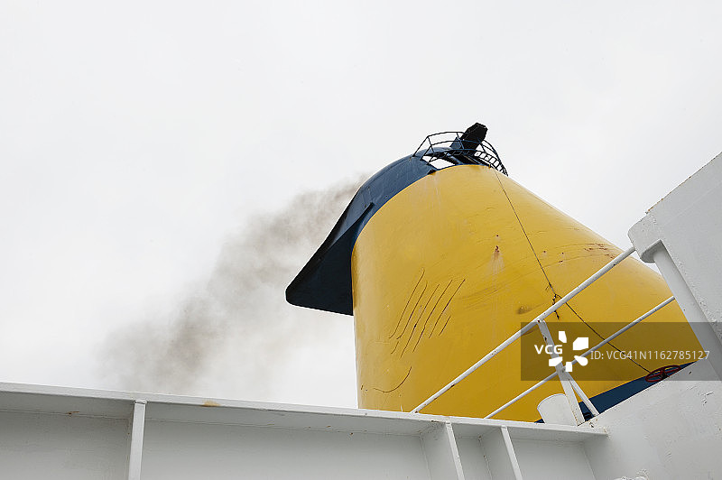 轮船排气管排放图片素材