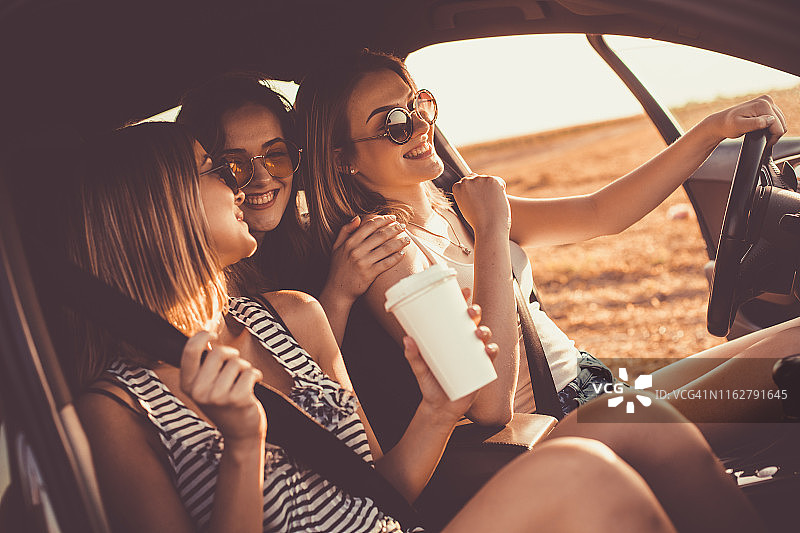 准备一起进行冒险公路旅行图片素材