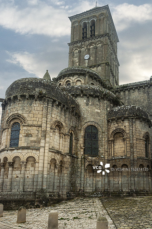 法国普瓦图-夏朗德肖维尼圣皮埃尔学院教堂图片素材