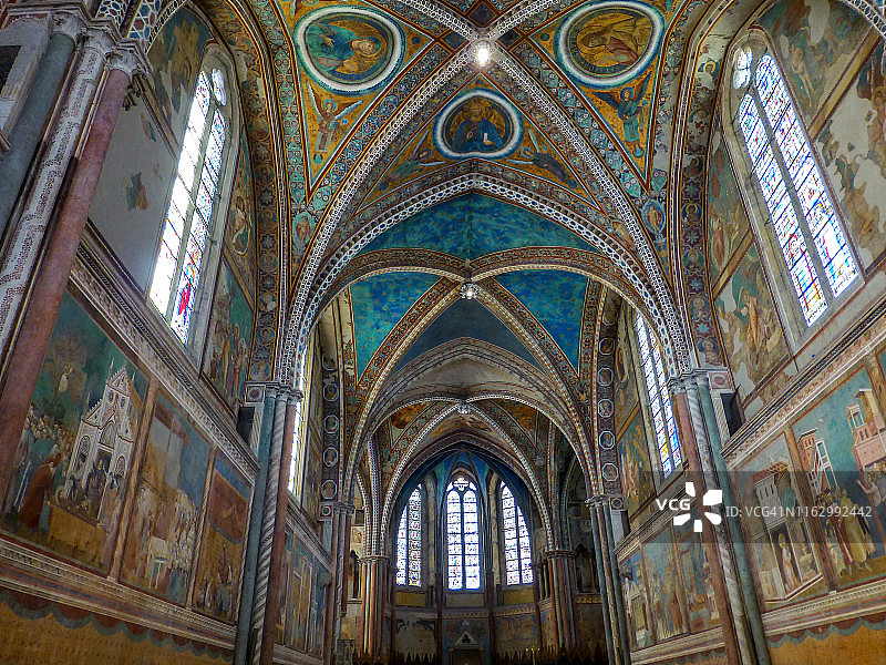 意大利阿西西圣方济各圣殿上层大殿内部图片素材