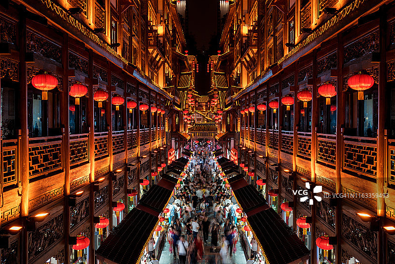 中国重庆洪崖洞古镇夜景图片素材