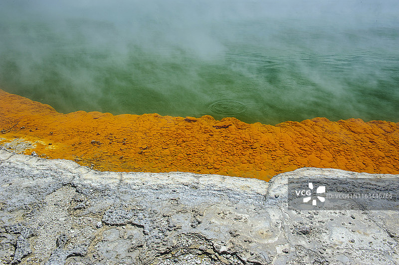 新西兰北岛怀奥塔普地热仙境香槟池图片素材