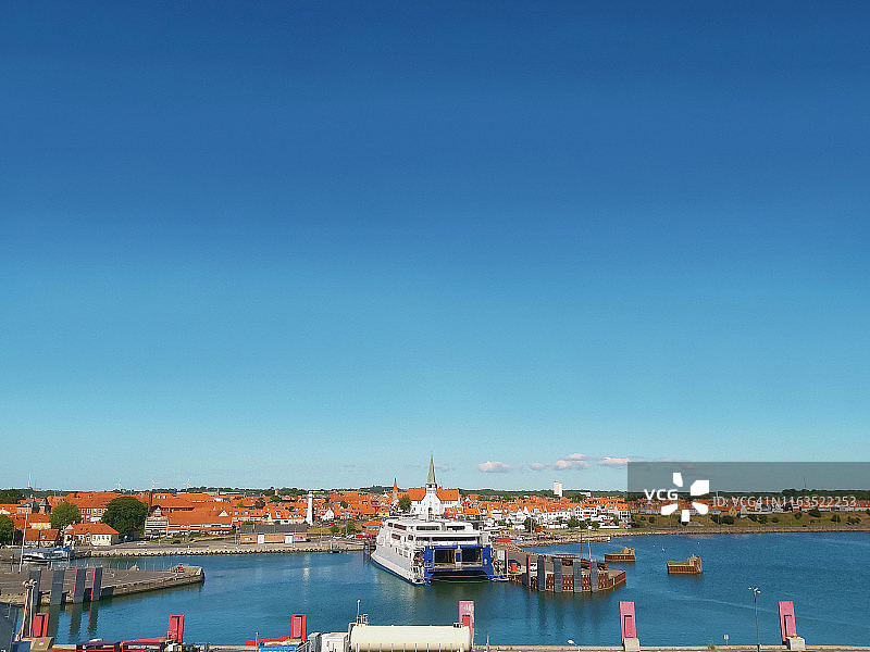 博恩霍尔姆岛伦讷的滨水区和港口图片素材