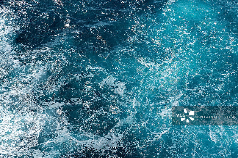 汹涌海浪鸟瞰图图片素材