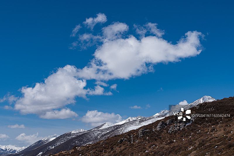 蓝天白云雪山图片素材