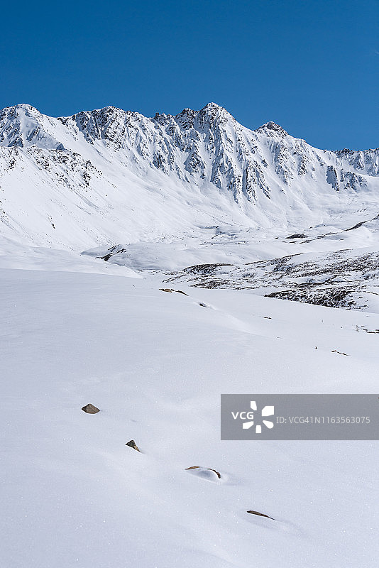 蓝天白云雪山图片素材